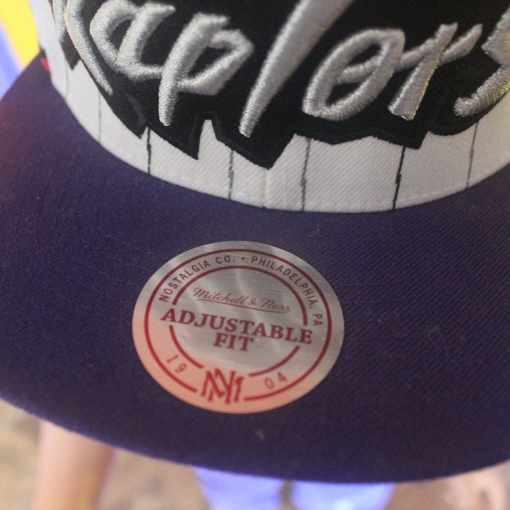Mitchell & Ness NBA Toronto Raptors SnapBack - Picture 3 of 8